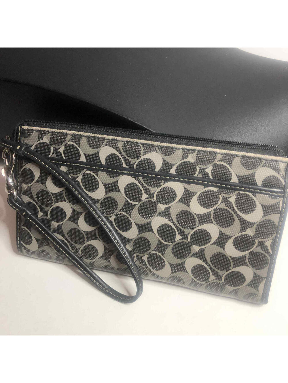 3598 Coach signature C top zip Wallet wristlet  BLACK